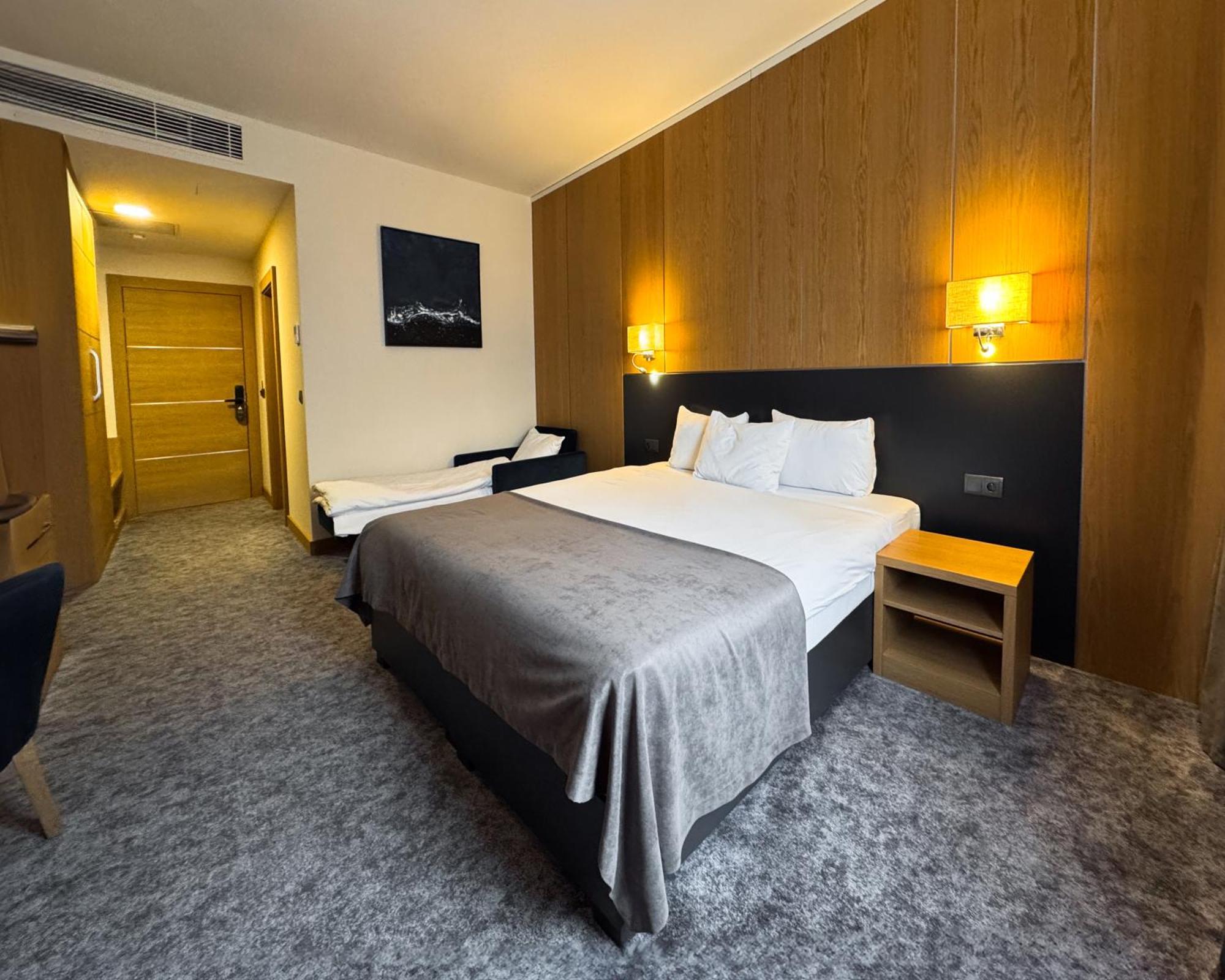 Gazda Hotel&Restaurant - Self Chek-In Jesenice  ภายนอก รูปภาพ